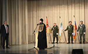 31 октября 2019 г. – наместник Далматовского монастыря игумен Варнава (Аверьянов) на церемонии инаугурации нового Главы Далматовского района поздравил А.В. Столбова с вступлением в должность.