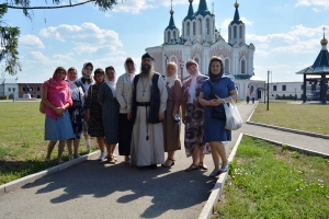 5 августа 2022 г. – наместник Далматовской обители, древлехранитель Шадринской епархии игумен Варнава (Аверьянов) провел экскурсию по монастырю для редакторов районных газет Курганской области.