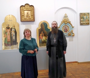 13 февраля 2020 г. – наместник Далматовского монастыря, епархиальный древлехранитель игумен Варнава (Аверьянов) посетил постоянную выставочную экспозицию «Таинственный мир русских икон» в Курганском областном художественном музее.