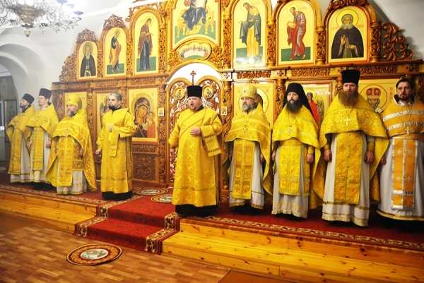 19 декабря 2019 г. – наместник Далматовского монастыря игумен Варнава (Аверьянов) принял участие в архиерейском богослужении престольного праздника кафедрального храма свт. Николая Чудотворца г. Шадринска.