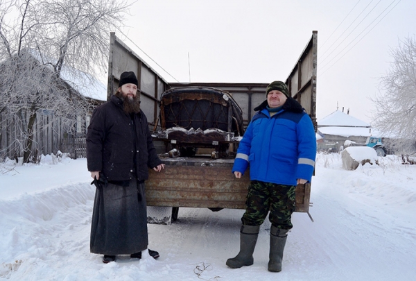 1 февраля 2021 г. – в ходе очередной экспедиции епархиальному древлехранителю игумену Варнаве (Аверьянову) были переданы ценные экспонаты для Музея древнего благочестия и вывезены старинные наличники.