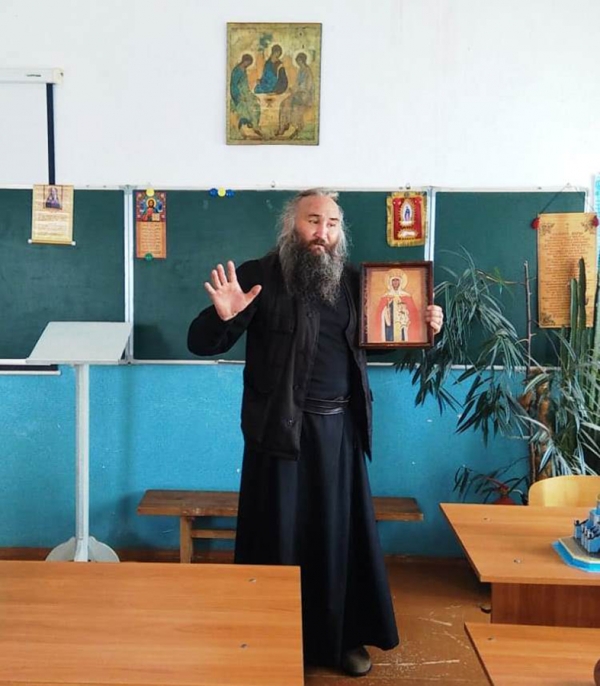28 июля 2019 г. – беседу о святых равноапостольных великой княгине Ольге и великом князе Владимире провел для прихожан в воскресной школе «Свеча» насельник Далматовского монастыря монах Авдий (Кузимбаев).
