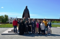 1 июня 2022 г. – наместник игумен Варнава (Аверьянов) провел экскурсию по территории Далматовской обители и монастырскому музею для ректора КГУ Н. В. Дубив и сопровождающих ее лиц.