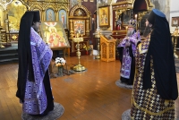 15 марта 2022 г. – духовенство Далматовской обители во главе с наместником игуменом Варнавой (Аверьяновым) отслужили Литургию Преждеосвященных Даров в день празднования Державной иконы Божией Матери.