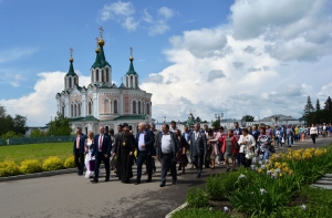 11 июня 2022 г. – Далматовский монастырь посетили делегаты партии «Единая Россия» из всех районов Курганской области, собравшиеся в г. Далматово на мероприятие, посвященное Дню России.