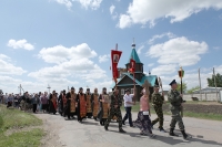 26 июня 2018 г. – наместник Далматовского монастыря игумен Варнава (Аверьянов), иеромонах Иосиф (Бровкин) и юные казаки пикета «Русь молодая» приняли участие в крестном ходе из с. Песчано-Коледино до Верх-Теченского женского монастыря.
