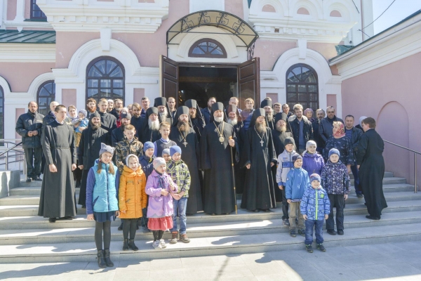 2 мая 2016 г.- в первый день Светлой седмицы Божественную Литургию в Скорбященском храме Далматовского монастыря возглавил Преосвященнейший Владимир, епископ Шадринский и Далматовский.