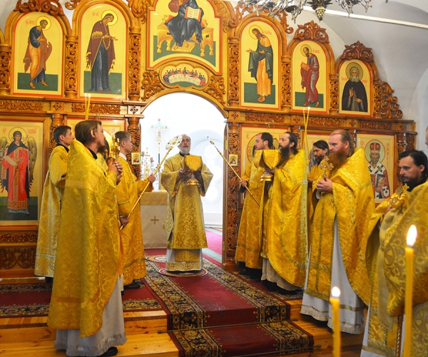 28 июля 2019 г. – наместник Далматовского монастыря игумен Варнава (Аверьянов) и эконом обители иеромонах Софроний (Григорьев) приняли участие в праздновании памяти св. равноапостольного князя Владимира в г. Шадринске.