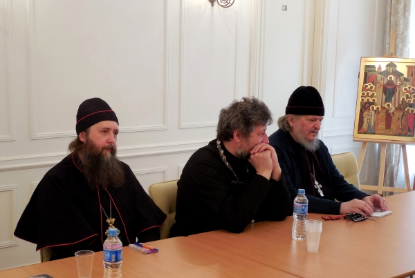 25 мая 2022 г. – епархиальный древлехранитель, наместник Далматовской обители игумен Варнава (Аверьянов) принял участие в заседании круглого стола по проблемам старообрядных приходов РПЦ в рамках XXX Международных образовательных чтений.