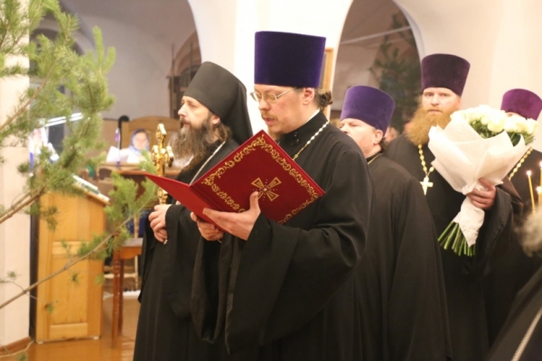 7 января 2019 г. – наместник Далматовского монастыря, благочинный Монастырского округа игумен Варнава (Аверьянов) принял участие в службе великой вечерни праздника Рождества Христова в храме в честь свт. Николая г. Шадринска.