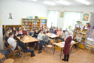 21 января 2020 г. – беседа с учащимися 10 «Б» класса средней школы № 2 г. Далматово о браке, семье, воспитании детей в рамках православного проекта «Дарите любовь» была проведена в Далматовской районной библиотеке.