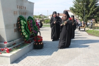 22 июня 2021 г. – в 80-ю годовщину начала Великой Отечественной войны братия Далматовской обители во главе с наместником игуменом Варнавой (Аверьяновым) приняли участие в мероприятиях Дня памяти и скорби в г. Далматово.