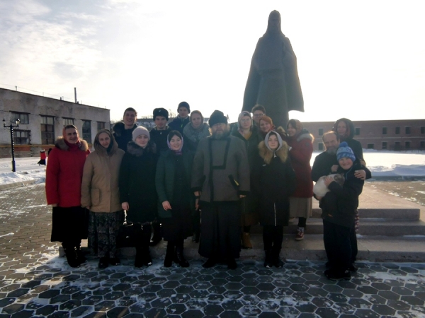 7-8 декабря 2019 г. – Далматовский монастырь посетили участники детско-юношеского центра «Школа Лидер», общества «Общее дело», молодежного общества при храме в честь свт. Василия Великого и казачества станицы «Сосновская» (г. Челябинск).
