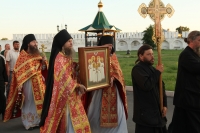 17 июля 2018 г. – память свв. Царственных страстотерпцев в день 100-летия их мученической кончины почтили братия Далматовской обители, совершив ночную Литургию и крестный ход к часовне.