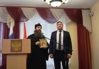 22 ноября 2019 г. – наместник Далматовского монастыря игумен Варнава (Аверьянов) принял участие в инаугурации Главы города Далматово С. А. Спицина.